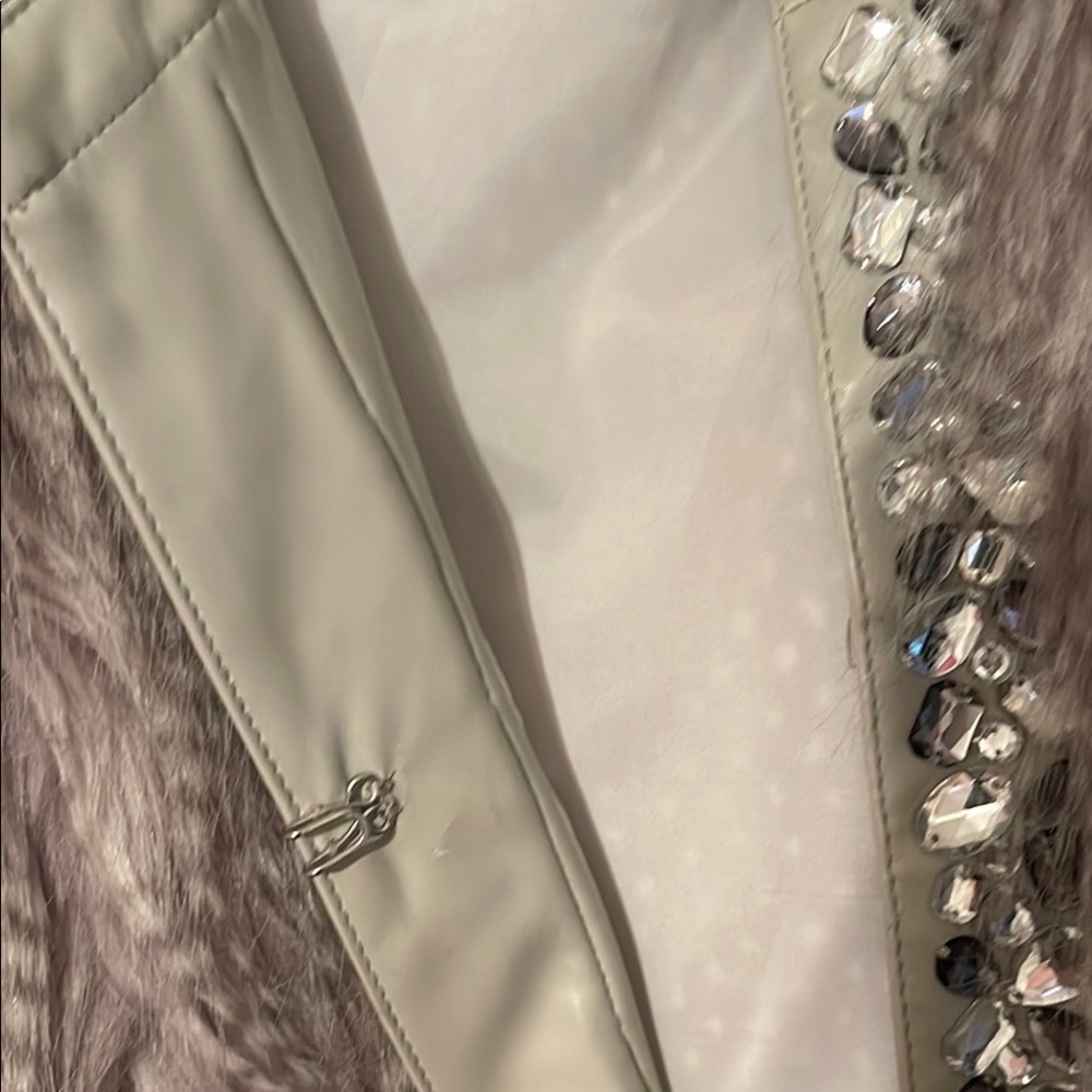 Chic Faux Fur Vest with Silver Grommet Accents Womans Size Small - Picture 5 of 9